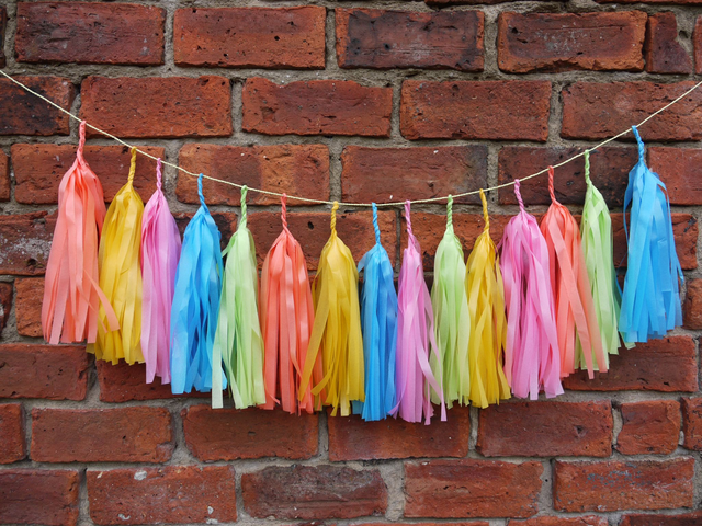 LORELAI tassels garland