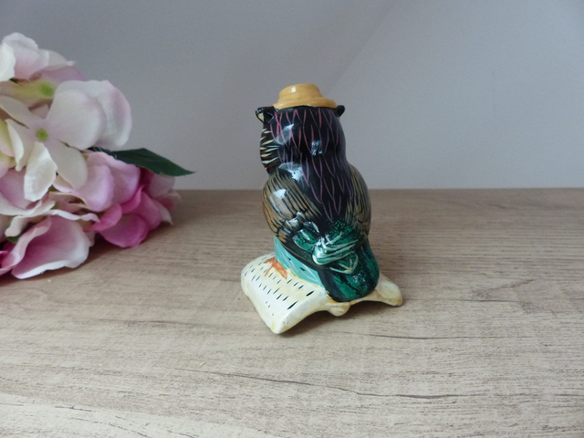 Figurine hibou en céramique sur un livre avec une cravate, oiseau lecteur savant, chouette cadeau enseignant collègue ami étudiant rentrée
