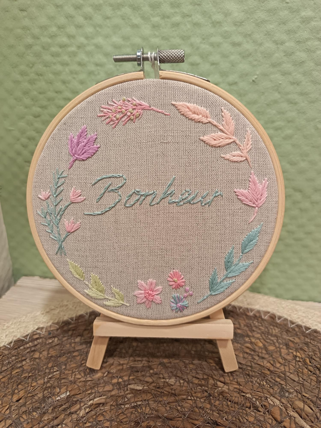 Tambour brodé Bonheur pastel