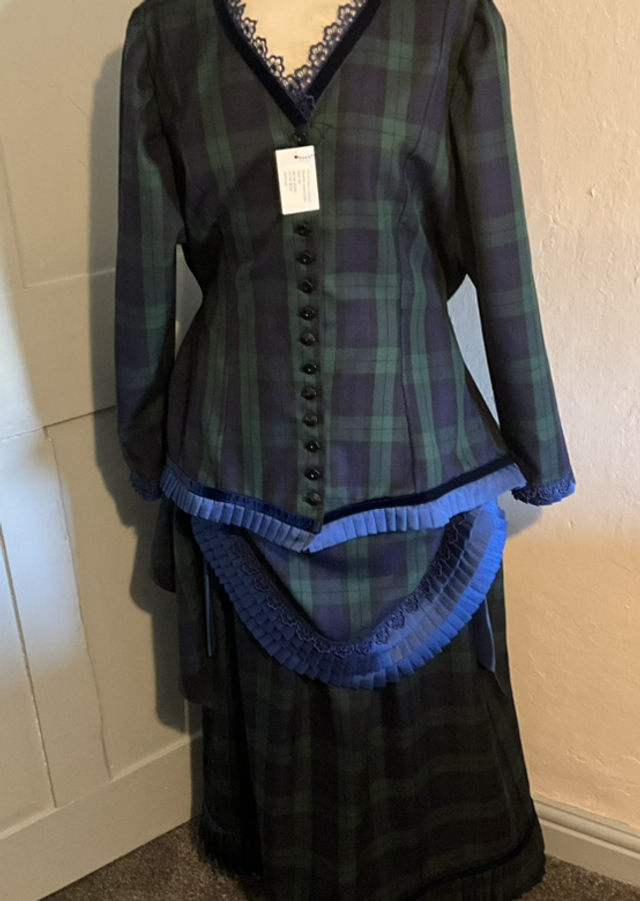 3 piece bustle ensemble 019