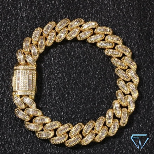 Gourmette mixte diamant baguette à maille cubaine plaqué or 18k.