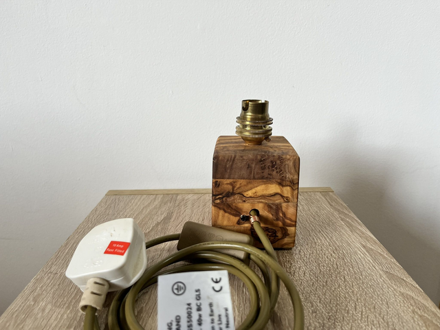 Retro-style table lamp made of olive wood with a brass holder.