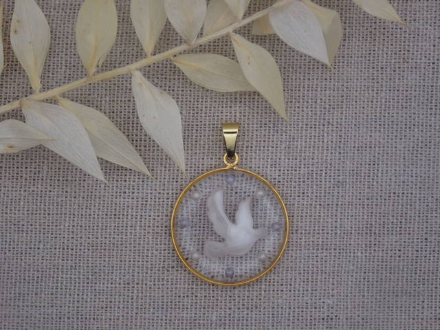 médaille Colombe - perles blanches et bleues