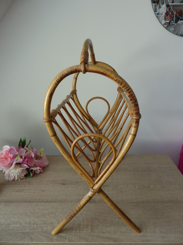 Porte revues en rotin vintage, panier à revues en osier décoration maison salon chambre boudoir