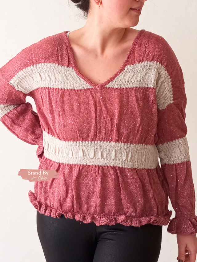 Pull rose foncé duveteux à fil brillant et volant