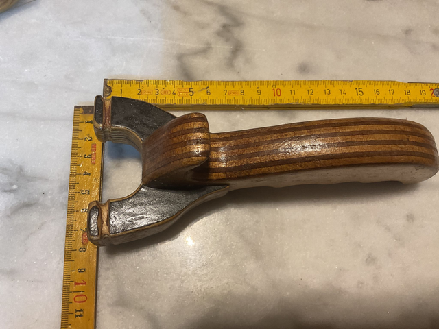 06B17 ... Lance pierre  contre plaque 22 mm