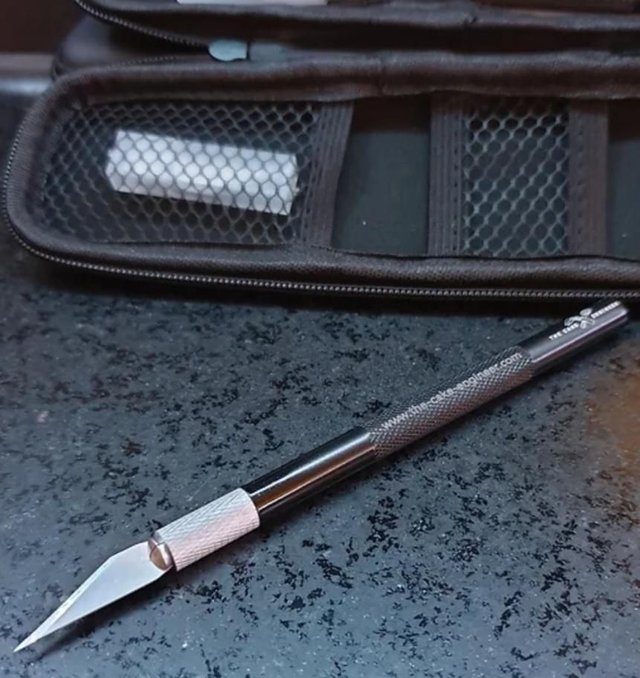 Modellation scalpell black with Case- Modellierskalpell mit Aufbewahrungshülle