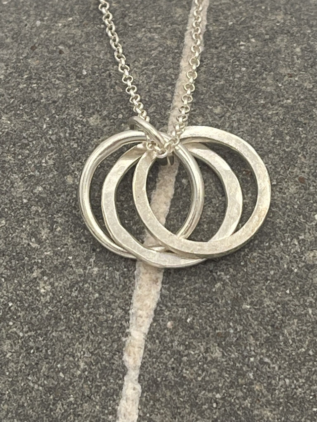 Evermore, family pendant - 3 small Intertwined hoops - sterling silver