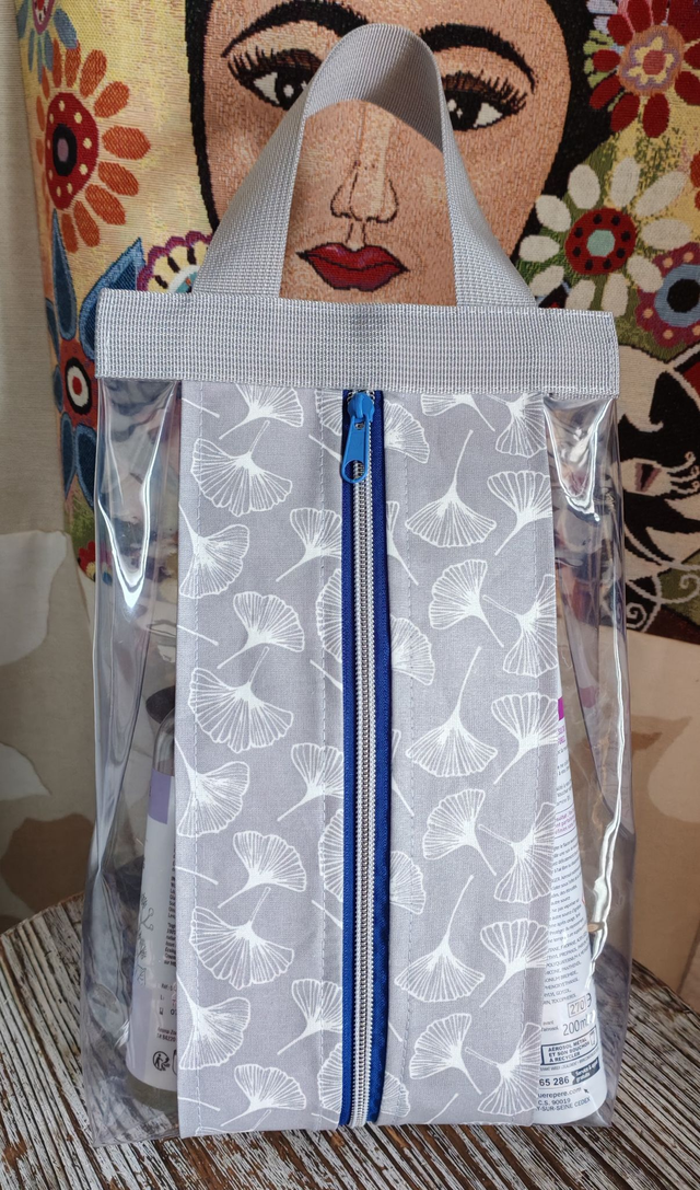 Trousse à toilette verticale