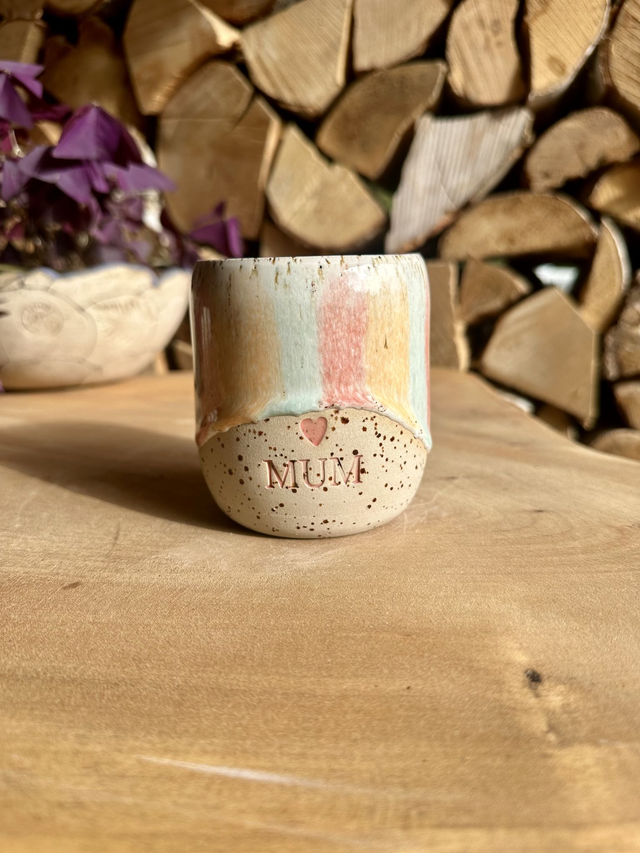 💕 Handgemachter Keramikbecher „MUM“ – liebevolles Geschenk für Mama