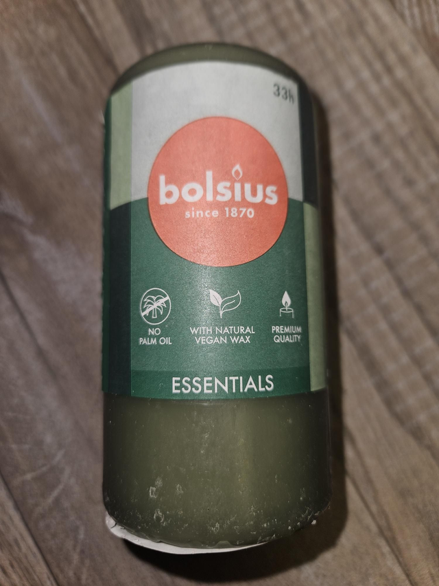 Bolsius Essentials Stumpenkerze Ø 58 × 120 mm – Fresh Olive
