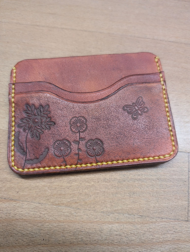 Porte carte minimaliste en cuir embossé