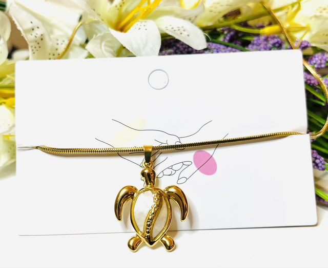 Goudkleurige Schildpad Ketting – Elegant Dieren Sieraad met Parel Inleg voor Dames 