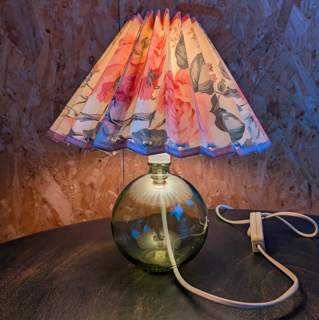 4. Lampe boule en verre