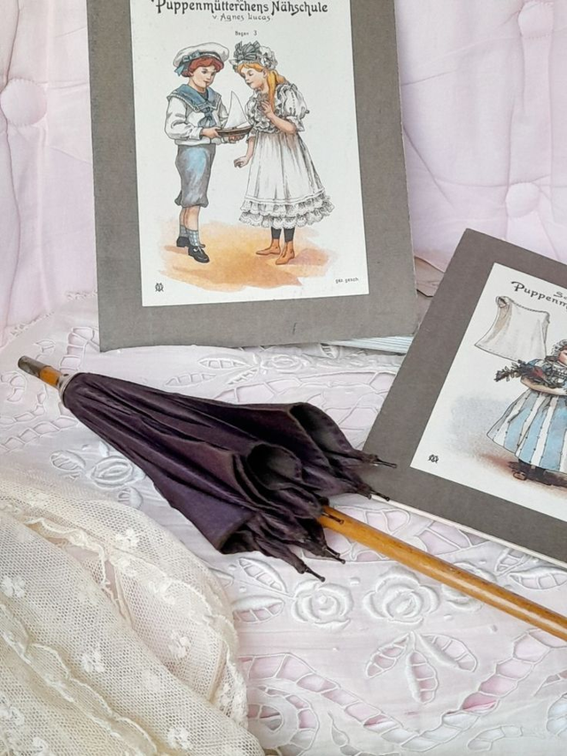 Parapluie ancien de poupée 