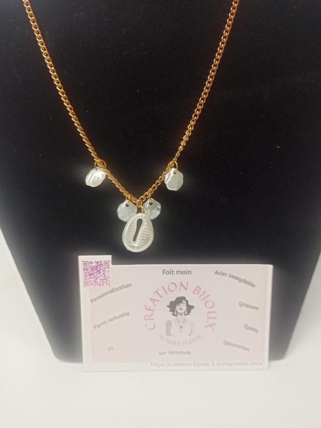 Collier perle perle coquillage et feuille blanche 