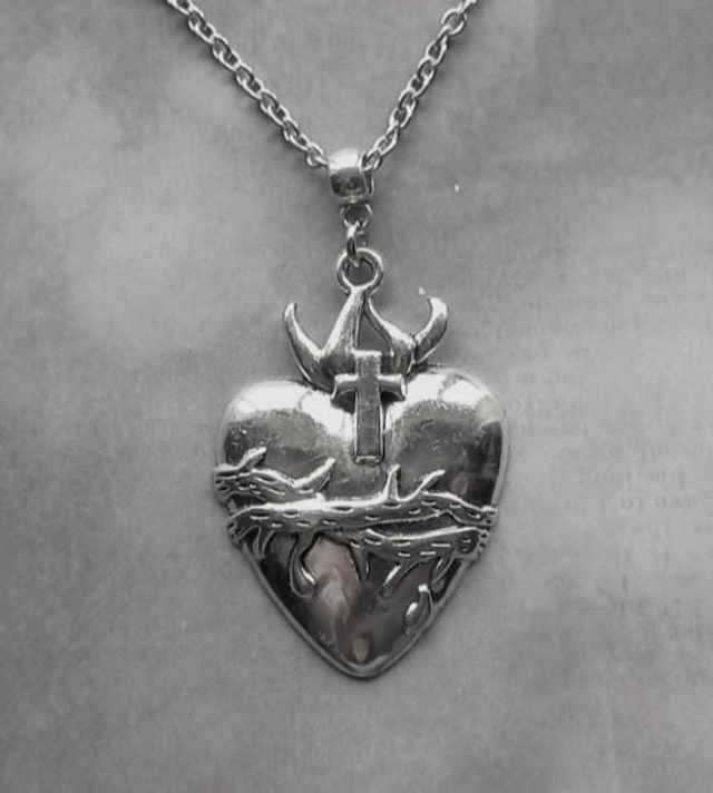Large Sacred Heart Necklace 