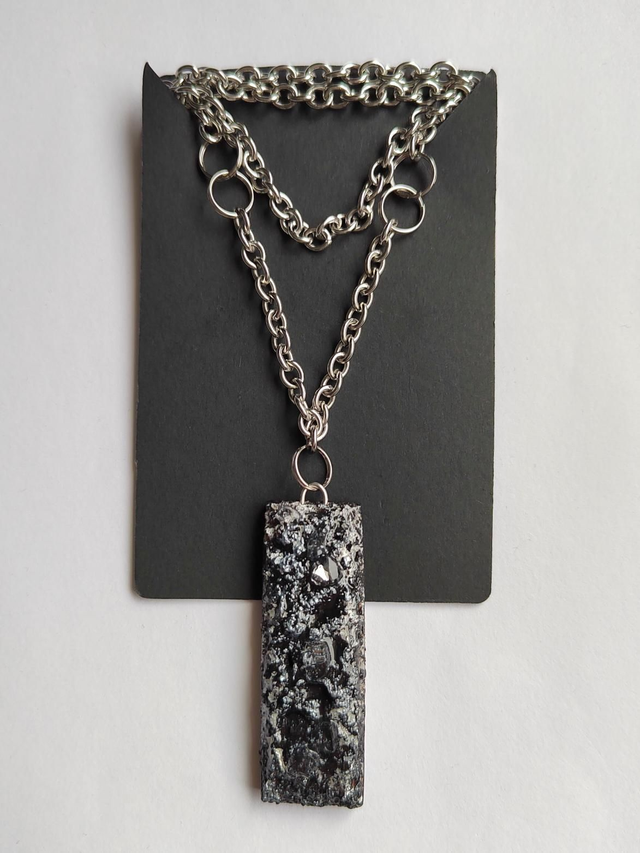 Freedom call 7 - Black textured pendant with chain