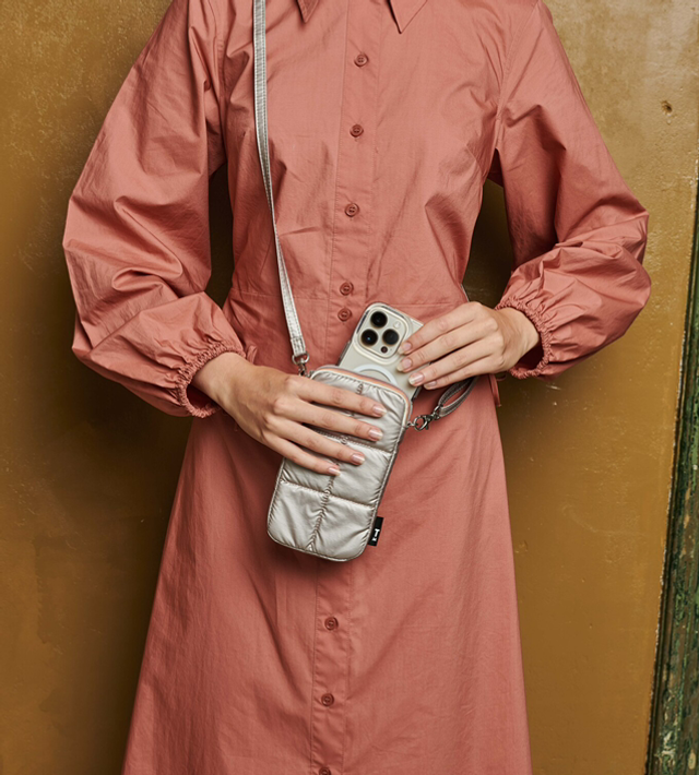 Luce Puffy phone pouch - Greige Gold - nylon