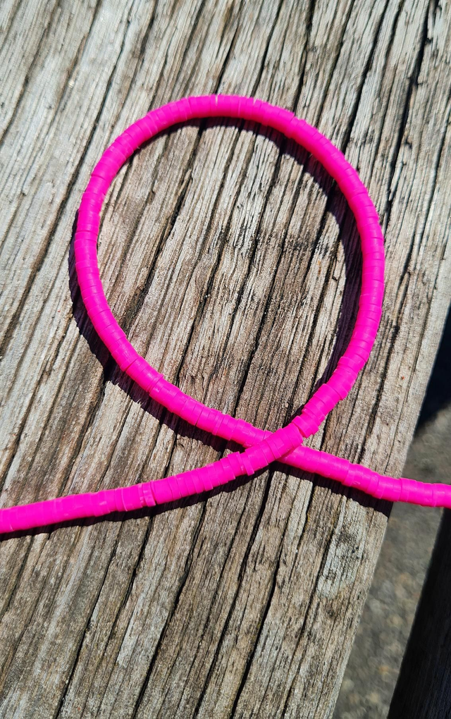 Perles heishi en perles polymère (Fimo) 4mm rose fluo