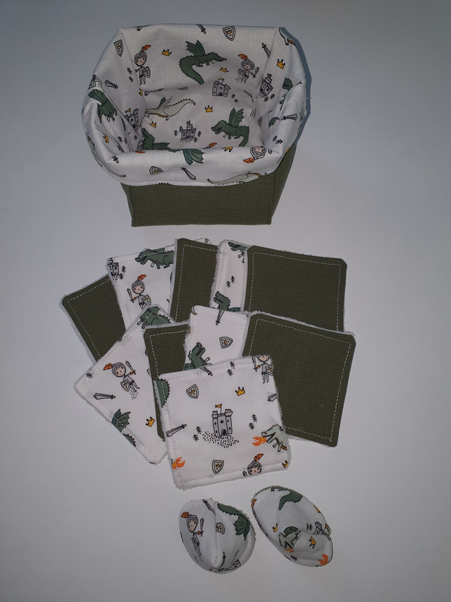 Panière à lingettes + 10 lingettes Vertes + 2 pare-pipi Chevaliers et Dragons