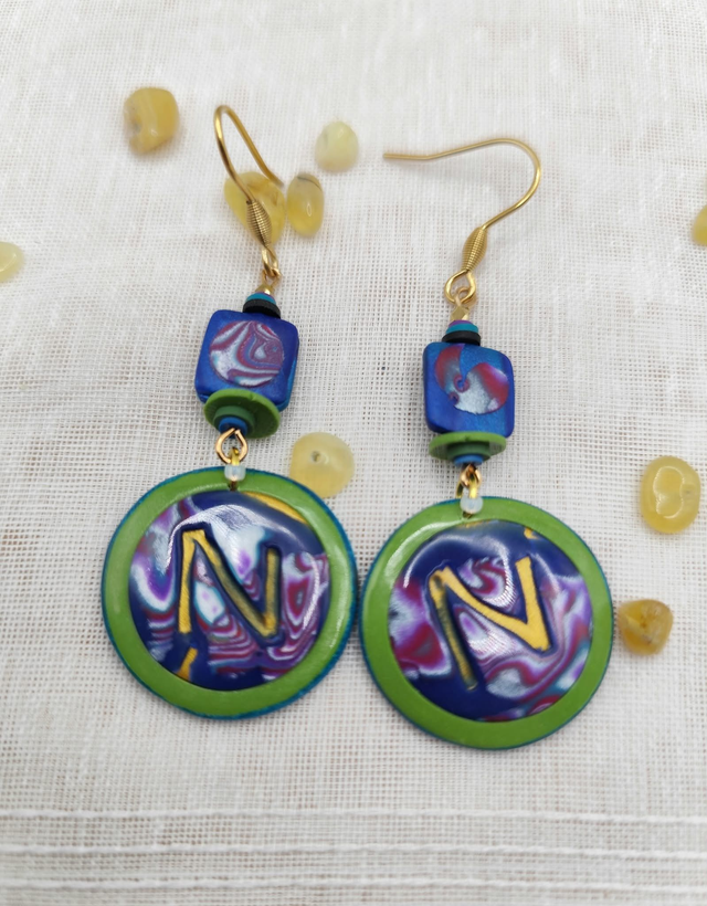 Boucles d’oreilles rune Hagalaz en argile polymère, bijou symbolique de transformation