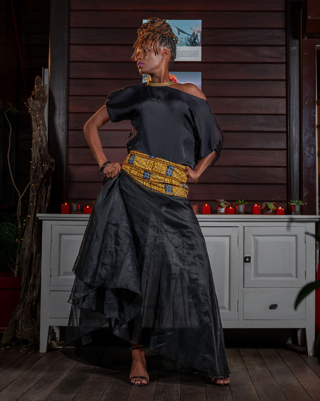 Blouse en mousseline de soie noire 