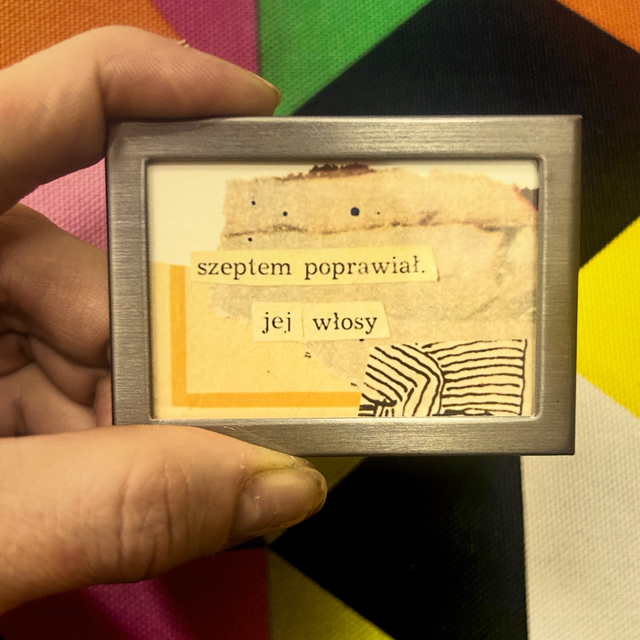 Miniaturka w ramce nr 12 - szeptem poprawiał jej włosy