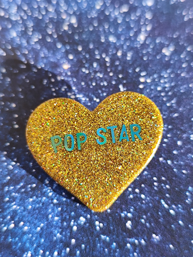 Broche cœur à paillettes - message : POP STAR