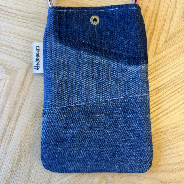 Starlet phone pouch