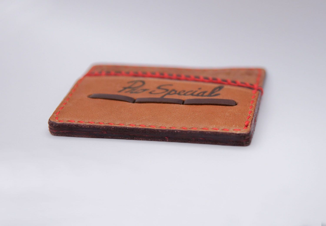 Pochette porte carte bleue cuir maroquinerie, faite à la main à partir d'un gant de baseball signé Vintage de marque, et porte clefs (handmade)