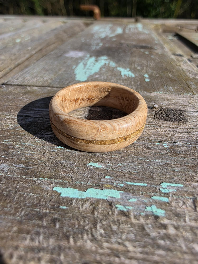 Bague en bois de chêne et dorure