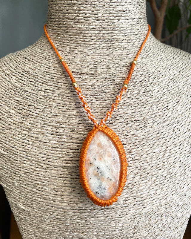 Collier sautoir Pierre de Soleil