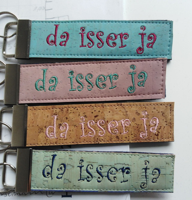 Schlüsselanhänger bestickt M