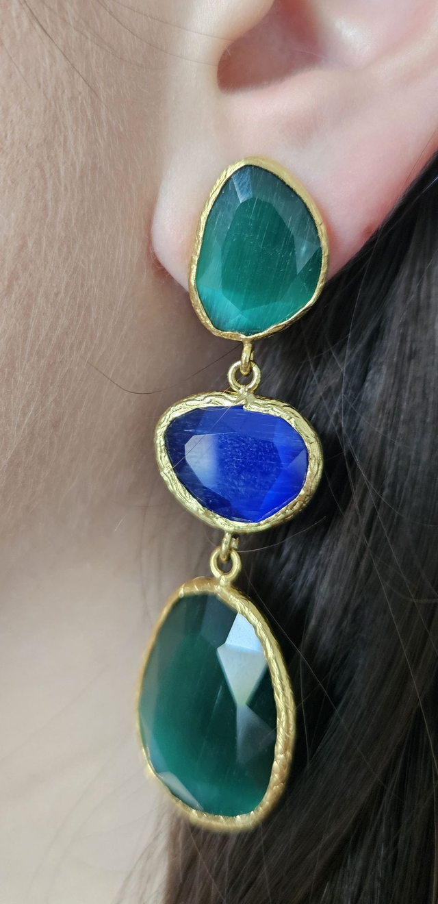 Boucles d'oreilles"Yakout" pendantes dorées-vert-bleu-vert- artisanales faites mains