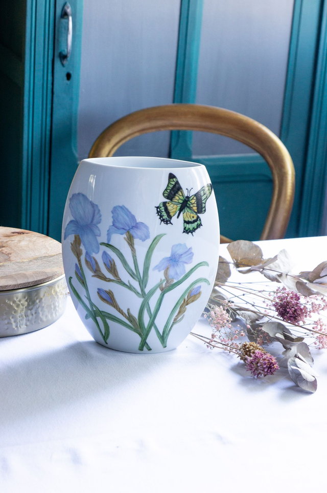 Grand vase en porcelaine de Limoges, forme moderne, objet de décoration élégance florale, création fait-main cadeau de mariage