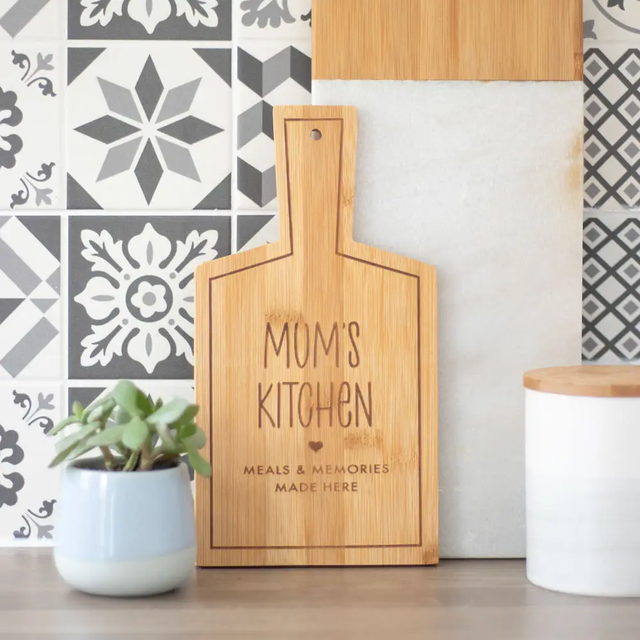 MUMS KITCHEN CHOPPING BOARD 
