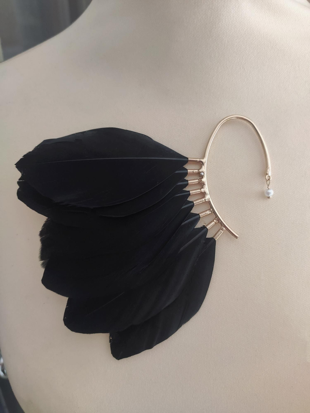 Boucle d'oreille unique à poser Plumes d'oie noires
