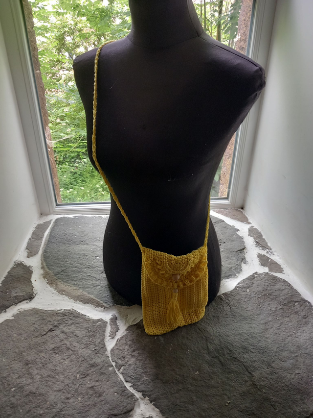 Petite pochette jaune