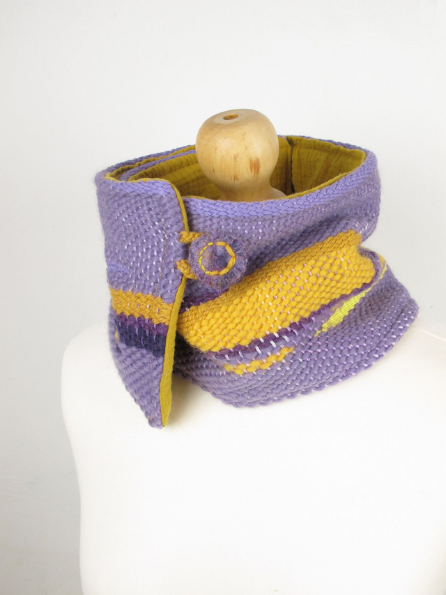 Col tissé avec bouton et doublure coton