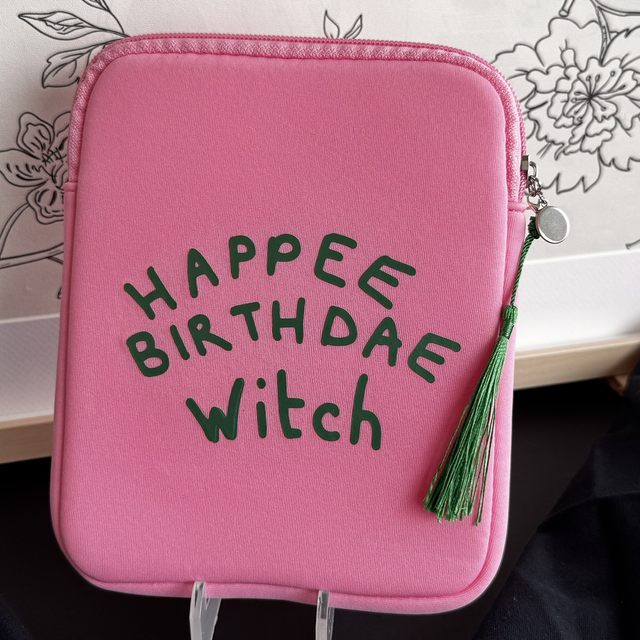 Protection pour Kindle/Kobo 6,8’’ « Happee birthdae Witch »