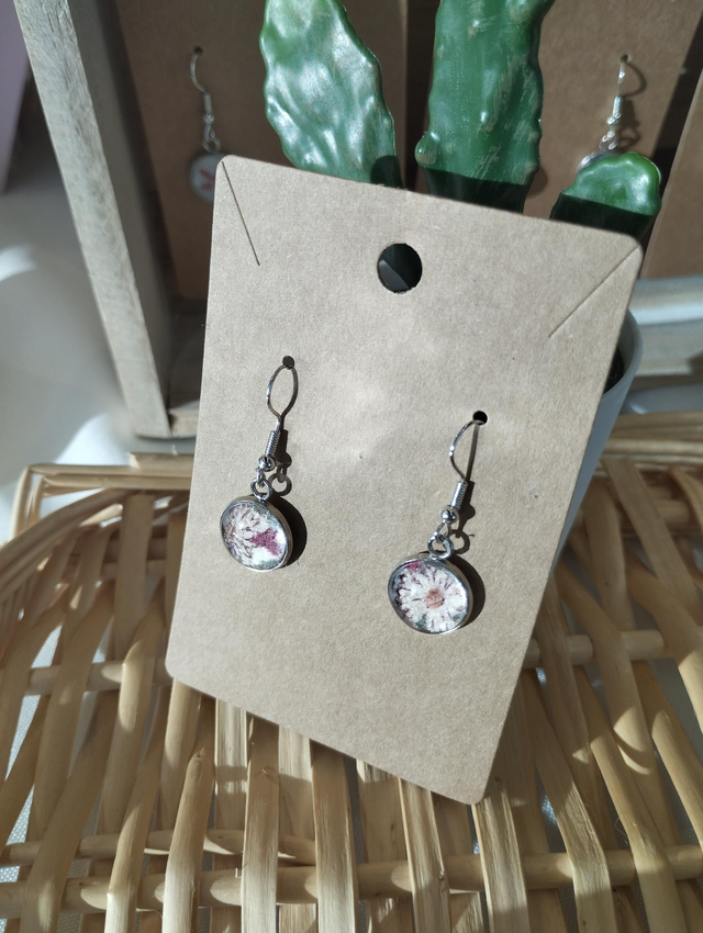 Boucles d&#039;oreilles pendantes (modèle unique) - marguerite 