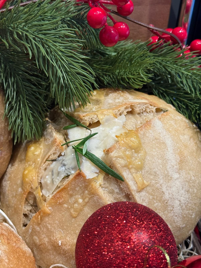 Roasted Garlic &amp; Rosemary Sourdough Inclusion Loaf