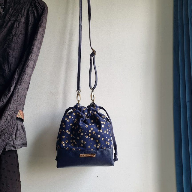 Baluchon &quot;Sakura&quot; &amp; simili cuir bleu marine