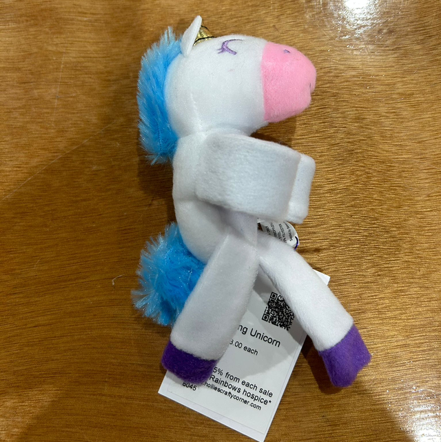 8045 Hugging unicorn