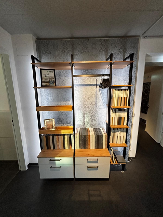 Nobilia Garderobe Musterabverkauf 1640mm Länge incl. beleuchtung