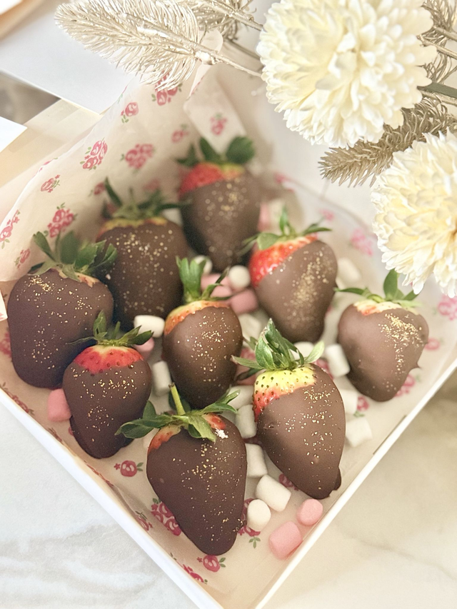 Chocolate Strawberry Decorating Class