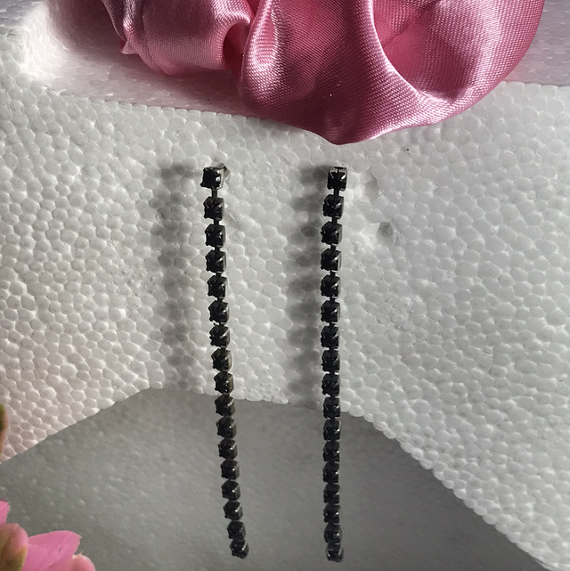 Black Dangling Earrings-BDE143