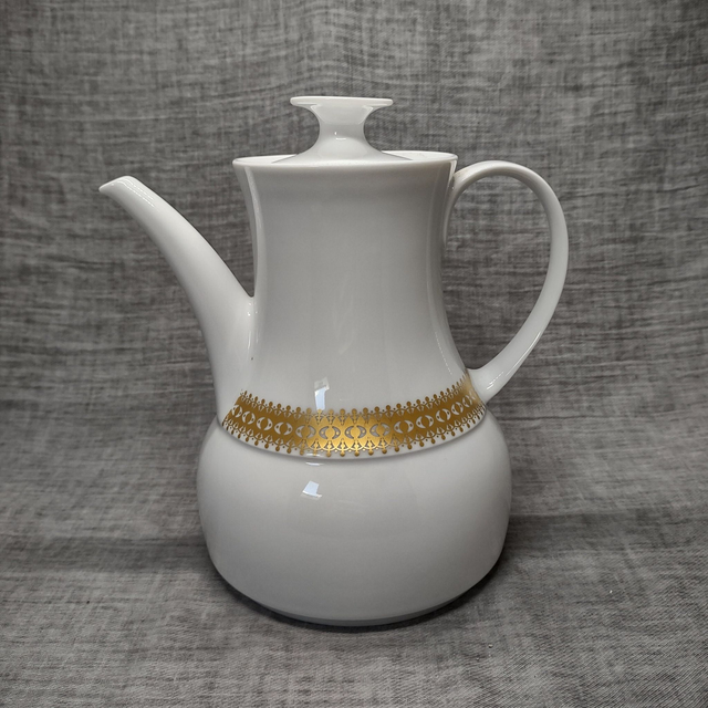 Thomas | Theepot Koffiepot met deksel wit porselein en gouden patroon (diameter 14 | hoogte 21 | breedte 19 cm van tuit tot greep) | Vintage
