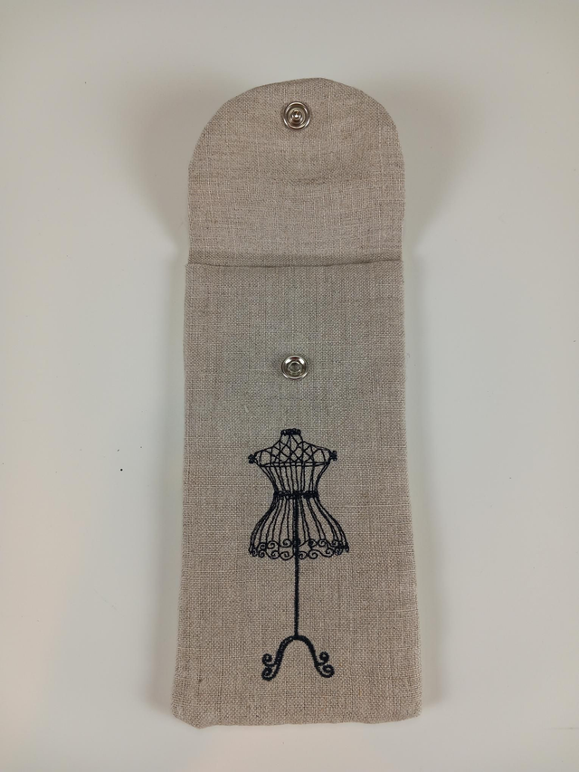 Étui à lunettes ou pochette téléphone lin brodé "Mannequin"